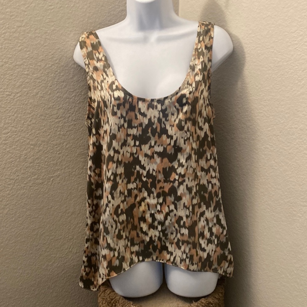 Abstract top